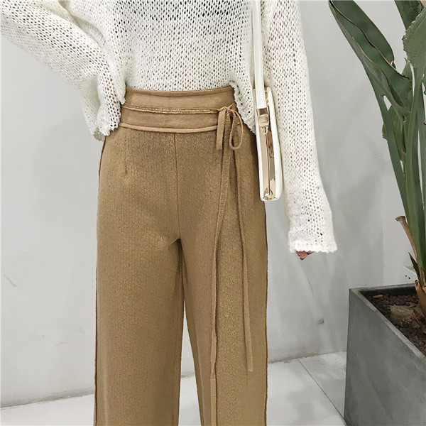 Γυναικεία παντελόνια σε ευρύ μοτίβο με υψηλή μέση