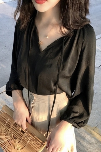 Ефирна дамска блуза с V-Образно деколте и връзки