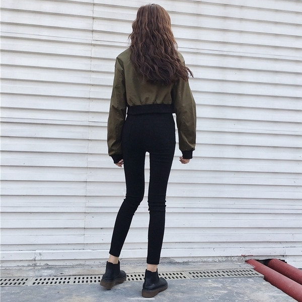 Κομψά παντελόνια με μπροστινό φερμουάρ σε μαύρο χρώμα