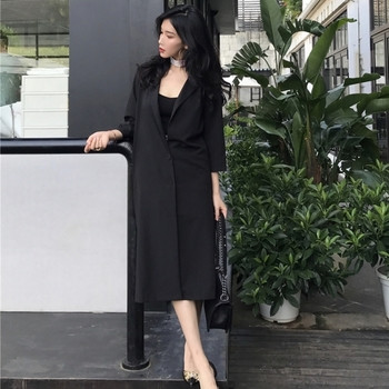 Елегантно дълго дамско сако в черен и бежов цвят с копчета