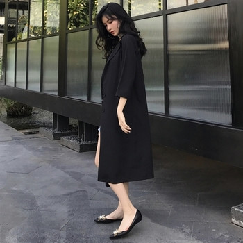 Елегантно дълго дамско сако в черен и бежов цвят с копчета