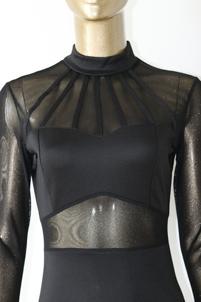 Κομψή κυρία φόρεμα με διαφανές μοτίβο σε δύο χρώματα