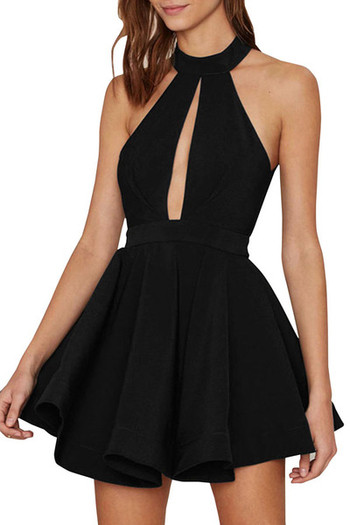Дамска къса рокля с оголено деколте в черен цвят