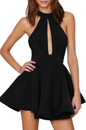 Дамска къса рокля с оголено деколте в черен цвят