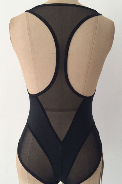 Σέξυ κυρίες σώμα με ένα πλέγμα σε δύο χρώματα