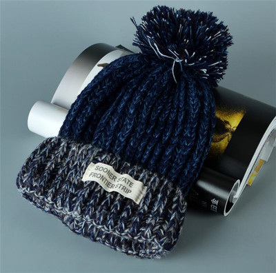 Πλεκτά έγχρωμη κυρία σε διάφορα μοντέλα