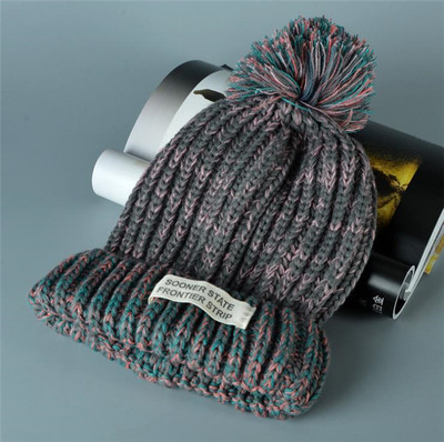 Πλεκτά έγχρωμη κυρία σε διάφορα μοντέλα