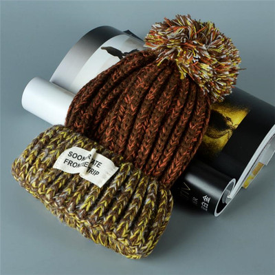 Πλεκτά έγχρωμη κυρία σε διάφορα μοντέλα