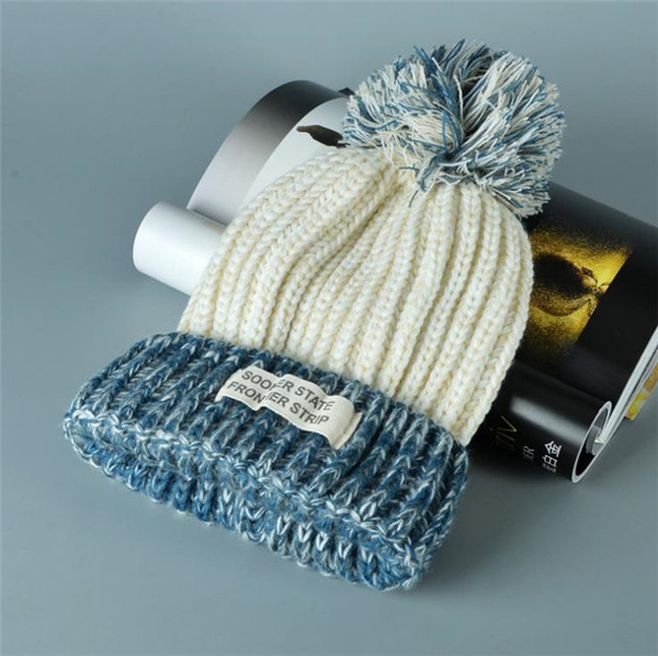 Πλεκτά έγχρωμη κυρία σε διάφορα μοντέλα