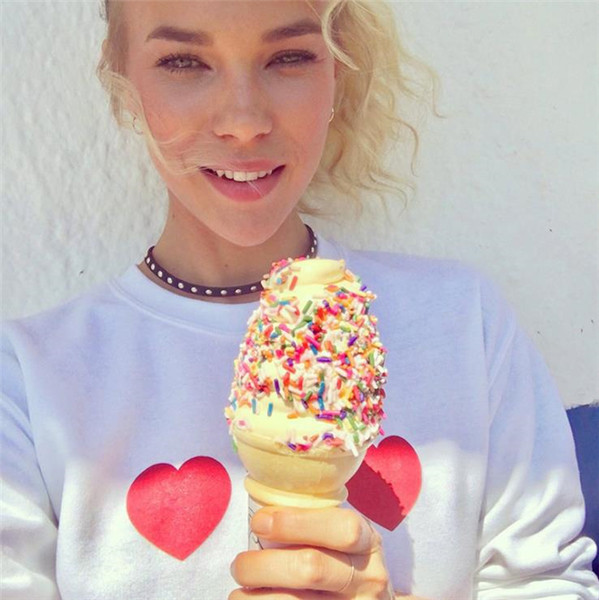 Περιστασιακή μπλούζα κυρίες με άσπρη γραφή