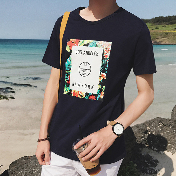 Τριαντάφυλλο άνδρας με πολύχρωμη εφαρμογή και σκούρο μπλε, λευκό και μαύρο χρώμα