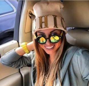 Χειμερινό καπέλο σε πολλά χρώματα και μεταλλική επιγραφή