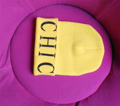 Χειμερινό καπέλο σε πολλά χρώματα και μεταλλική επιγραφή