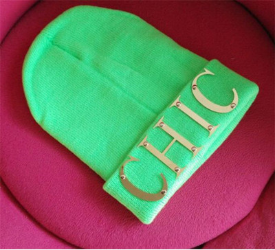 Χειμερινό καπέλο σε πολλά χρώματα και μεταλλική επιγραφή