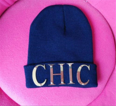 Χειμερινό καπέλο σε πολλά χρώματα και μεταλλική επιγραφή