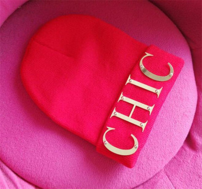 Χειμερινό καπέλο σε πολλά χρώματα και μεταλλική επιγραφή