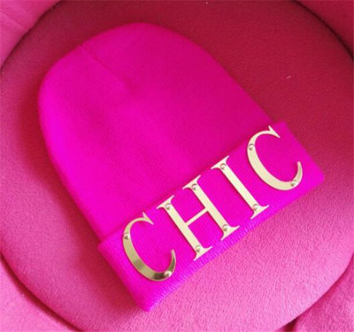 Χειμερινό καπέλο σε πολλά χρώματα και μεταλλική επιγραφή