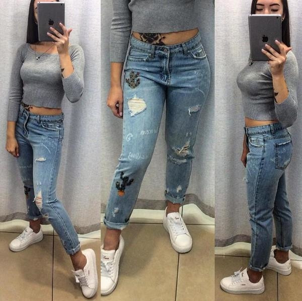 Μοντέρνα γυναικεία τζην σε ανοιχτόχρωμο χρώμα με εφαρμογές και ραγισμένα