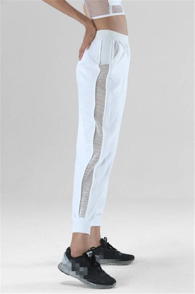 Αθλητικά γυναικεία παντελόνια σε ευρύ σχέδιο