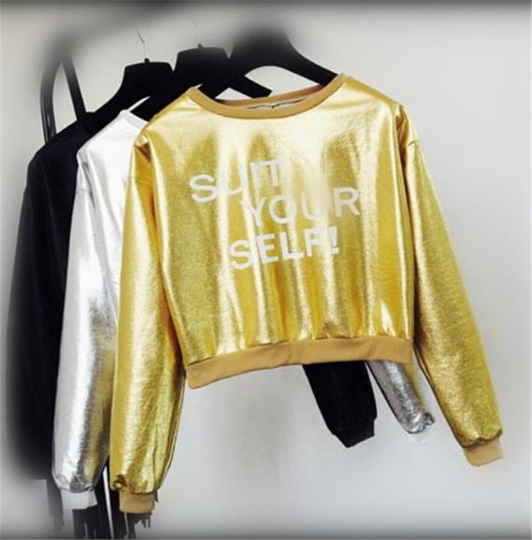 Γυαλιστερά σορτς γυναικών σε τρία χρώματα με επιγραφή