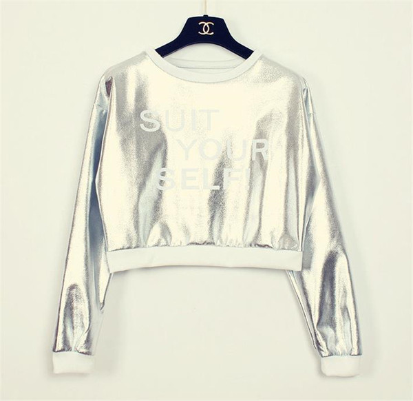 Γυαλιστερά σορτς γυναικών σε τρία χρώματα με επιγραφή