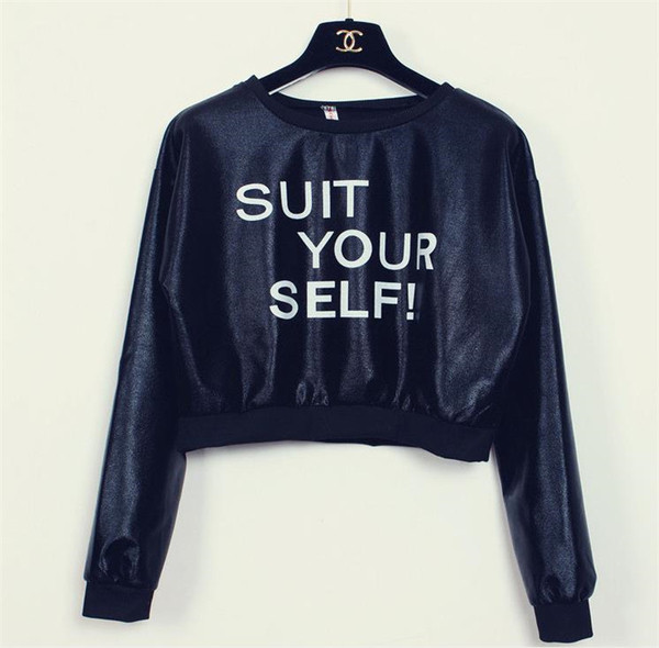 Γυαλιστερά σορτς γυναικών σε τρία χρώματα με επιγραφή