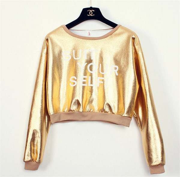 Γυαλιστερά σορτς γυναικών σε τρία χρώματα με επιγραφή