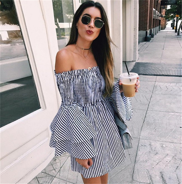 Κομψή κυρία φόρεμα με γυμνούς ώμους