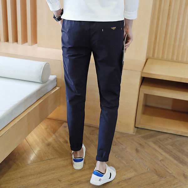 Εξελιγμένα απλά παντελόνια σε τρία χρώματα