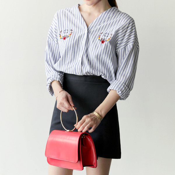 Δερμάτινο πουκάμισο με δύο μίνι σάλτσες για κυρίες