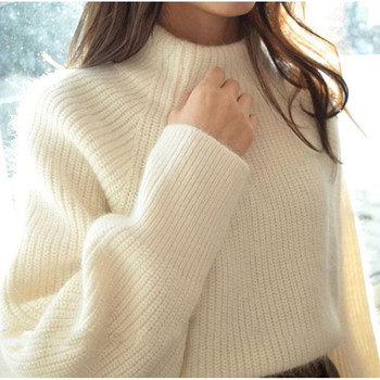 Нежен пуловер фино плетиво в широк модел