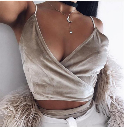 Λεπτό γυναικείο γιλέκο με βαθύ ντεκολτέ και ζώνη