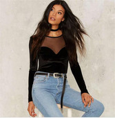 Βελούδινη κυρία με μαύρο πλέγμα