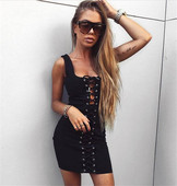 Γυναικεία φόρεμα με λευκούς και μαύρους δεσμούς