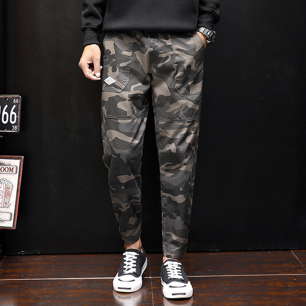 Ανδρικά παντελόνια καμουφλάζ με βαθιές τσέπες σε δύο χρώματα