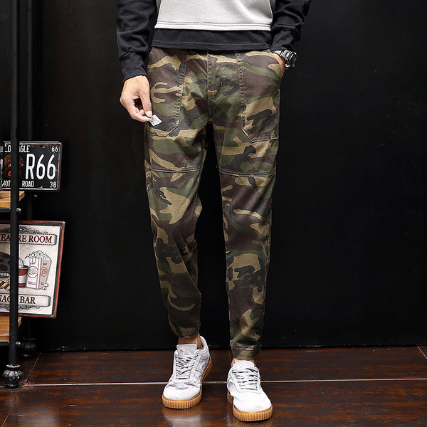 Ανδρικά παντελόνια καμουφλάζ με βαθιές τσέπες σε δύο χρώματα