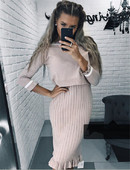 Καθημερινή αθλητική κυρία και κομψό σετ