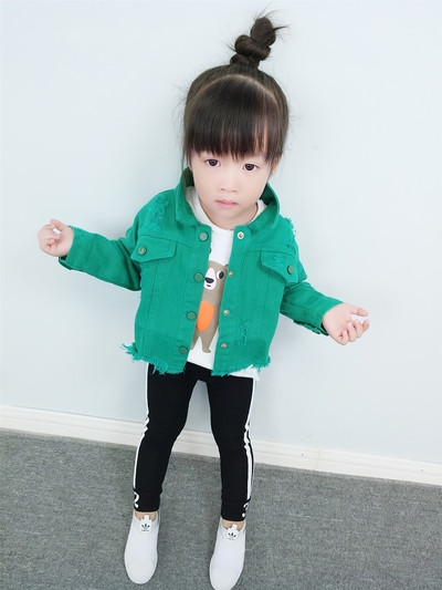 Μοντέρνο μωρό άνοιξη-φθινόπωρο μπουφάν για τα κορίτσια με δύο χρωμάτων επιγραφή στο πίσω μέρος