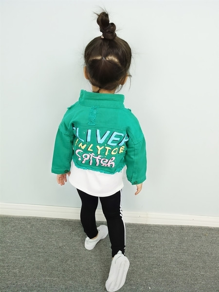 Μοντέρνο μωρό άνοιξη-φθινόπωρο μπουφάν για τα κορίτσια με δύο χρωμάτων επιγραφή στο πίσω μέρος