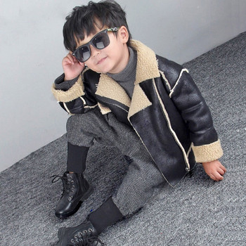 Κομψό παιδικό μπουφάν με επένδυση για αγόρια σε μαύρο χρώμα