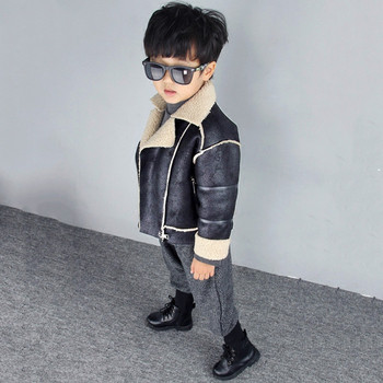 Κομψό παιδικό μπουφάν με επένδυση για αγόρια σε μαύρο χρώμα