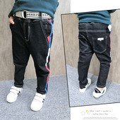 Παιδικά αθλητικά παντελόνια για αγόρια με άκρη λουλουδιών και ζώνη σε μαύρο χρώμα