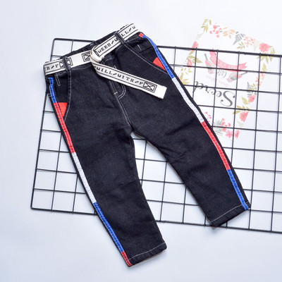 Παιδικά αθλητικά παντελόνια για αγόρια με άκρη λουλουδιών και ζώνη σε μαύρο χρώμα