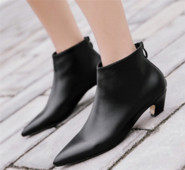 Δερμάτινες μπότες χαμηλού οικοπέδου