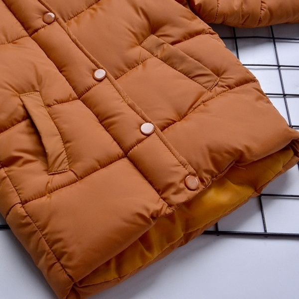 Спортно-елегантно детско мъжко яке в широк модел с копчета и качулка с обемен пух в два цвята 