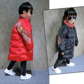 Μοντέρνο μακρύ χειμωνιάτικο σακάκι για αγόρια με κεντήματα στα μανίκια σε μαύρο και κόκκινο χρώμα