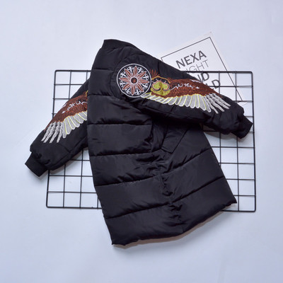 Μοντέρνο μακρύ χειμωνιάτικο σακάκι για αγόρια με κεντήματα στα μανίκια σε μαύρο και κόκκινο χρώμα