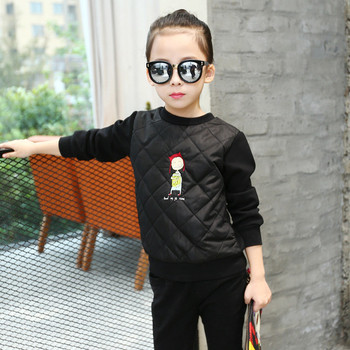 Детска ежедневна блуза с О-образна яка и мини апликация в три цвята 