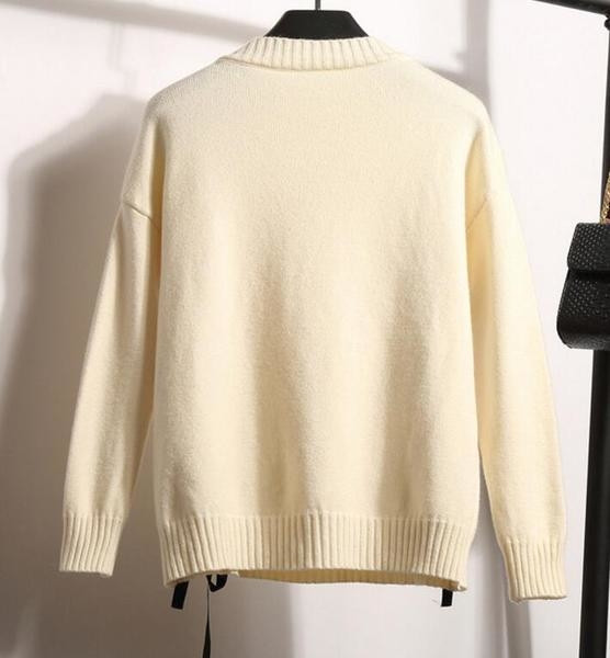 Καθημερινή γυναικεία μπλούζα με κολάρο σε σχήμα O και διακοσμητικούς κρίκους