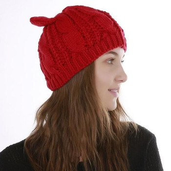 Дамска зимна вълнена шапка с декоративни ушички